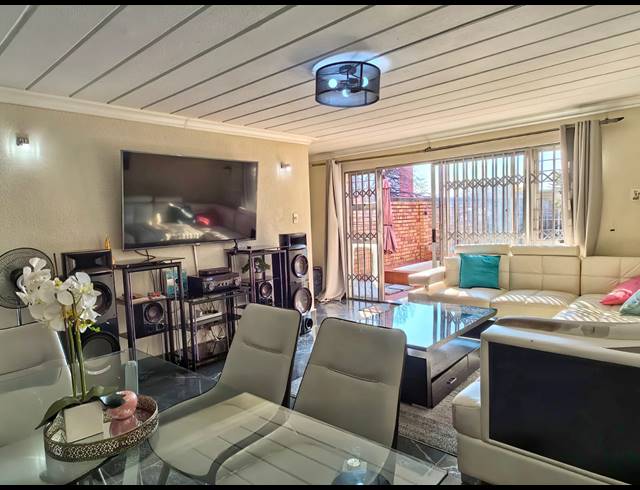 2 BEDROOM DUPLEX FOR SALE IN BLACKHEATH